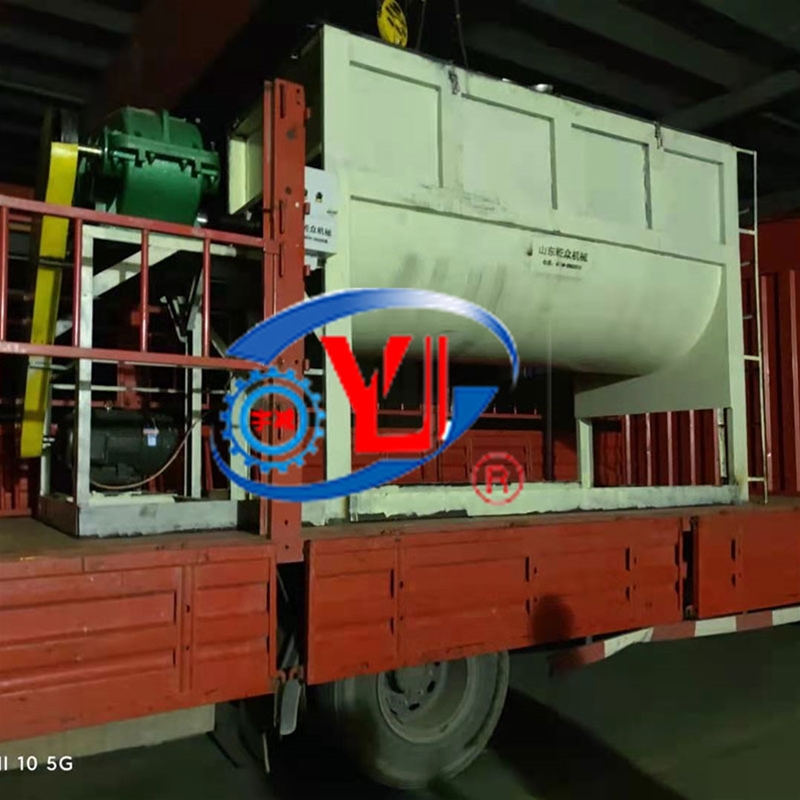 三吨卧式混合机加工完成，单边出料，螺带叶片12mm